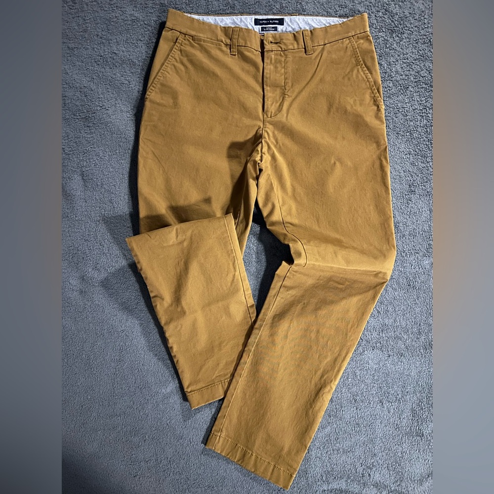 Tommy Hilfiger khaki pants for men size 32/30